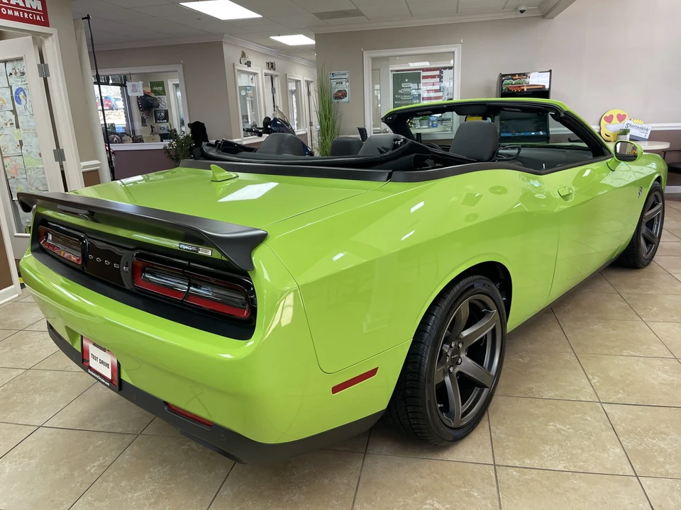 2023 Dodge Challenger SRT Hellcat 3rd Gen - Image 10 of 31