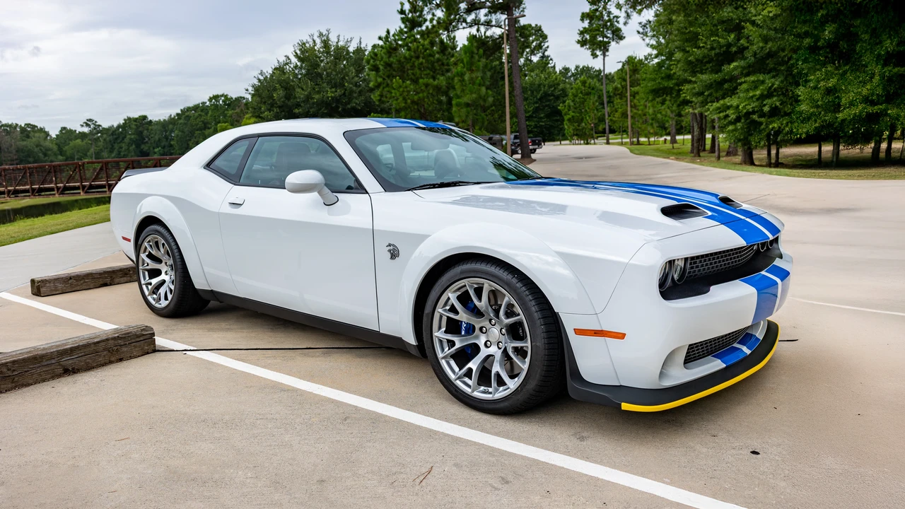 2023 Dodge Challenger SRT Hellcat 3rd Gen - Image 4 of 31