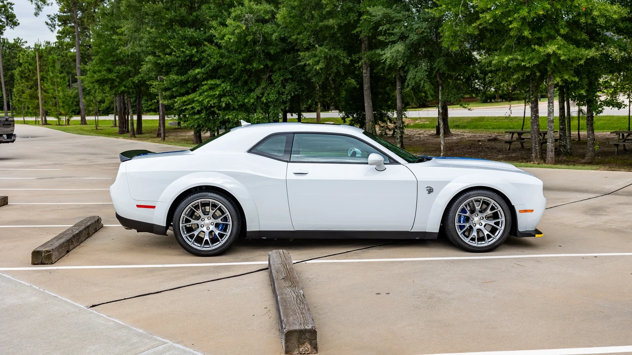 2023 Dodge Challenger SRT Hellcat 3rd Gen - Image 5 of 31