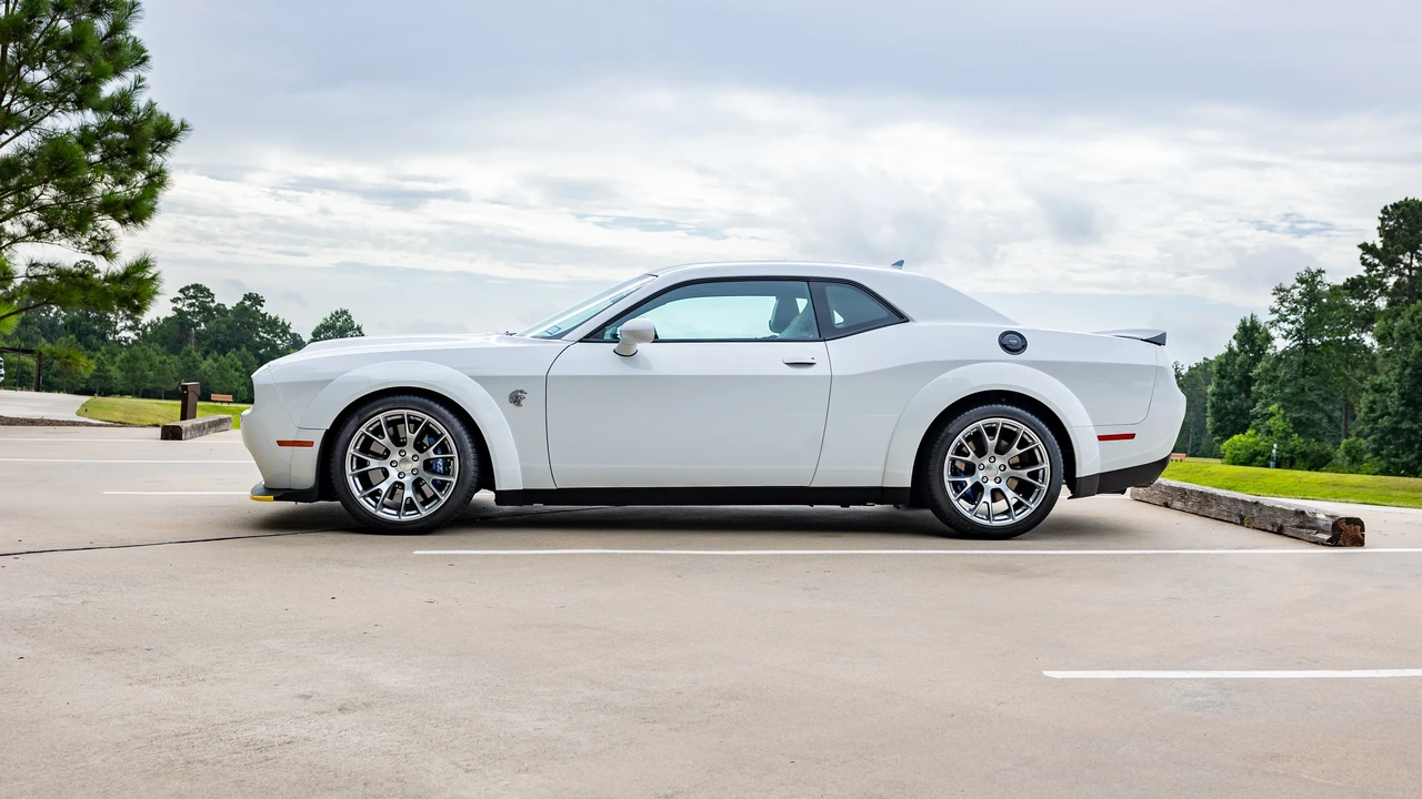 2023 Dodge Challenger SRT Hellcat 3rd Gen - Image 9 of 31