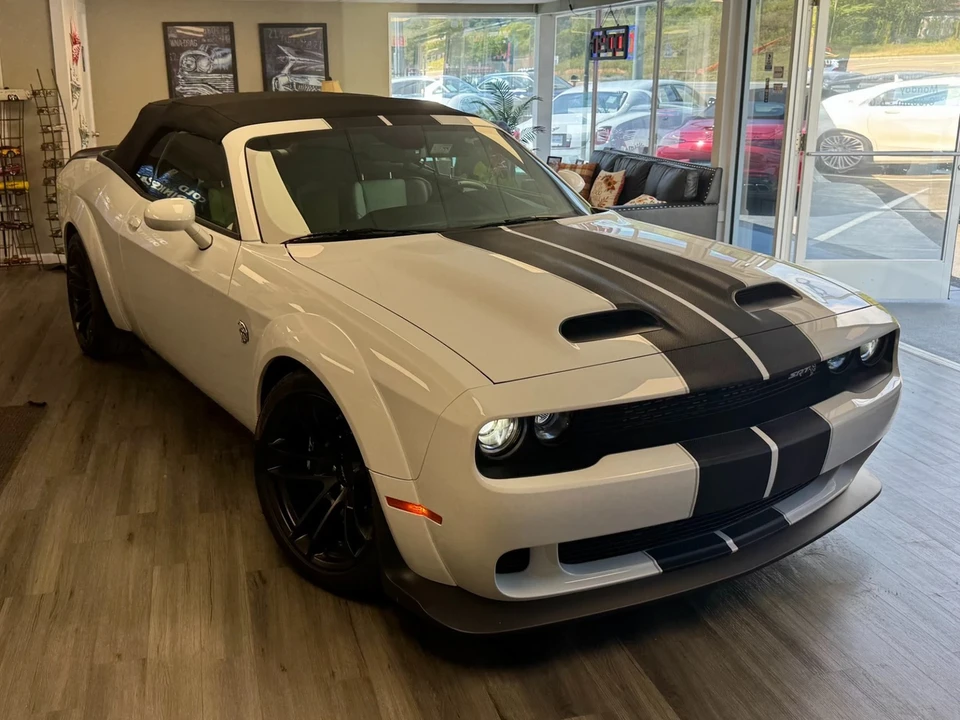 2023 Dodge Challenger SRT Hellcat 3rd Gen - Image 9 of 12