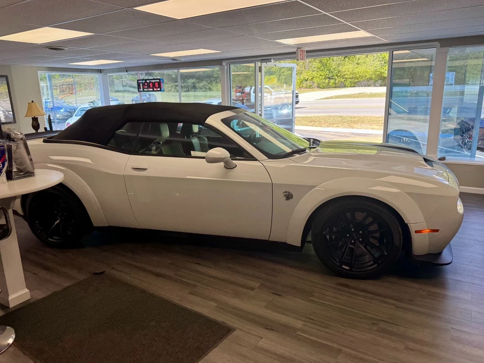 2023 Dodge Challenger SRT Hellcat 3rd Gen - Image 16 of 21
