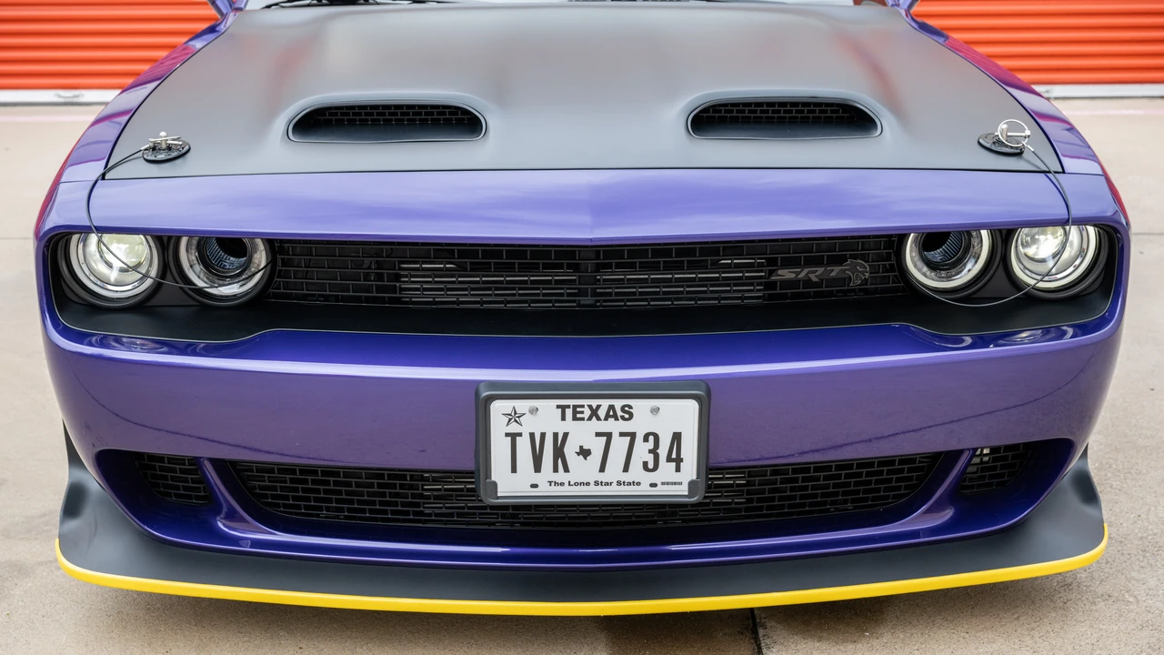 2023 Dodge Challenger SRT Hellcat 3rd Gen - Image 15 of 31