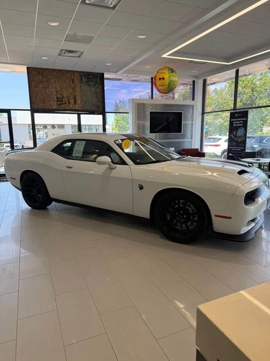 2023 Dodge Challenger SRT Hellcat 3rd Gen - Image 4 of 12