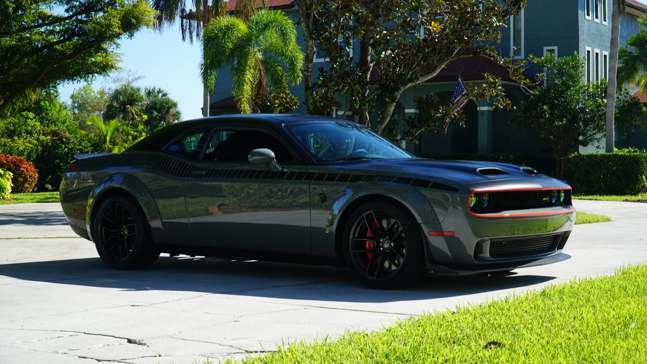 2023 Dodge Challenger SRT Hellcat 3rd Gen - Image 15 of 31