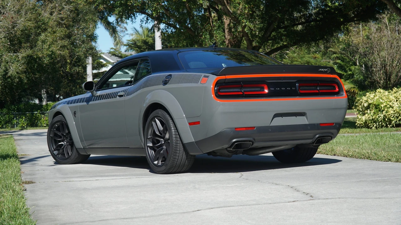 2023 Dodge Challenger SRT Hellcat 3rd Gen - Image 27 of 31