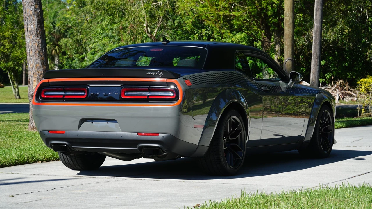 2023 Dodge Challenger SRT Hellcat 3rd Gen - Image 21 of 31
