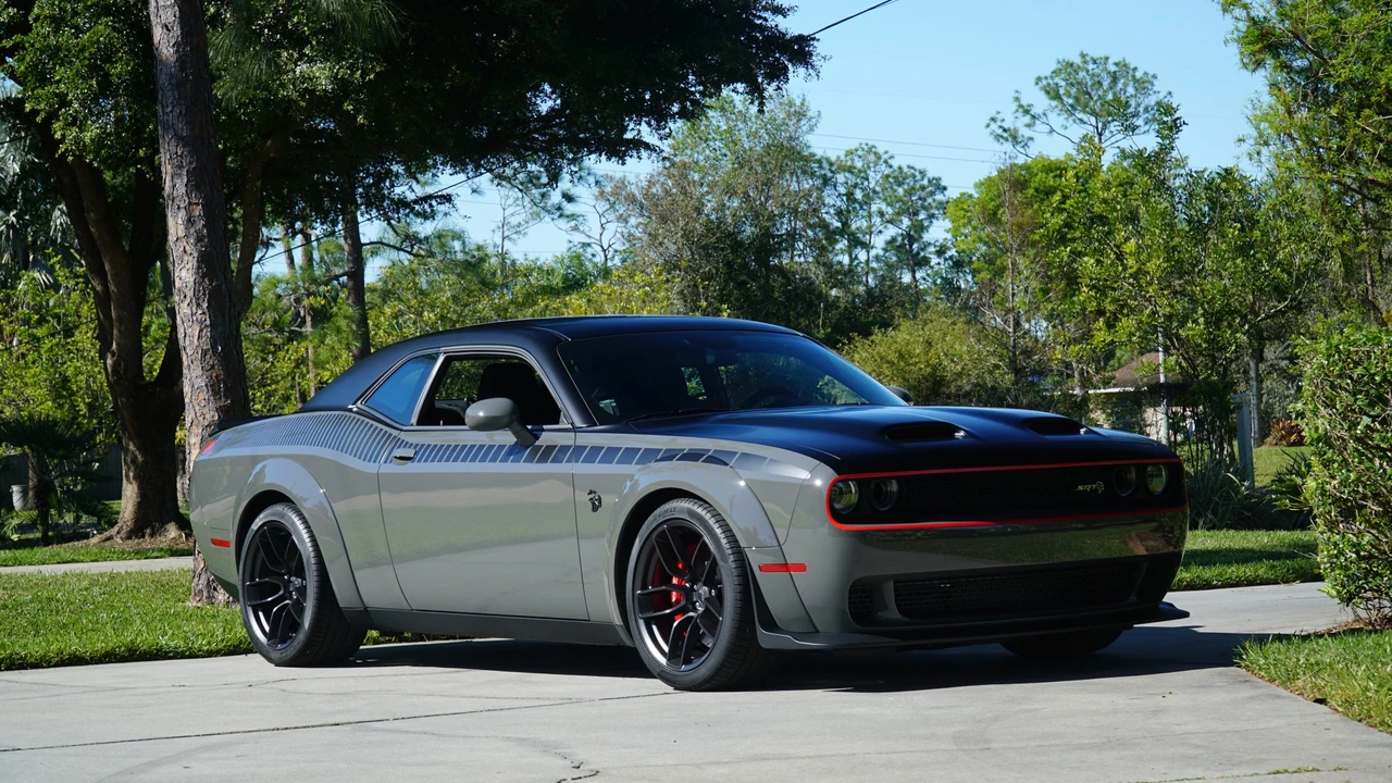 2023 Dodge Challenger SRT Hellcat 3rd Gen - Image 14 of 31