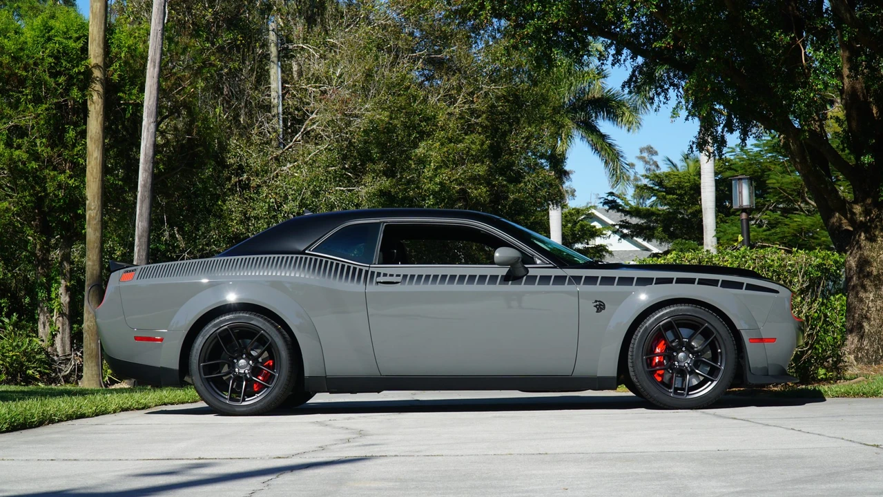 2023 Dodge Challenger SRT Hellcat 3rd Gen - Image 16 of 31