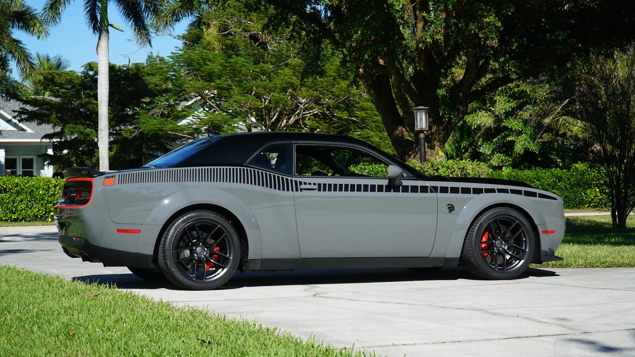 2023 Dodge Challenger SRT Hellcat 3rd Gen - Image 17 of 31