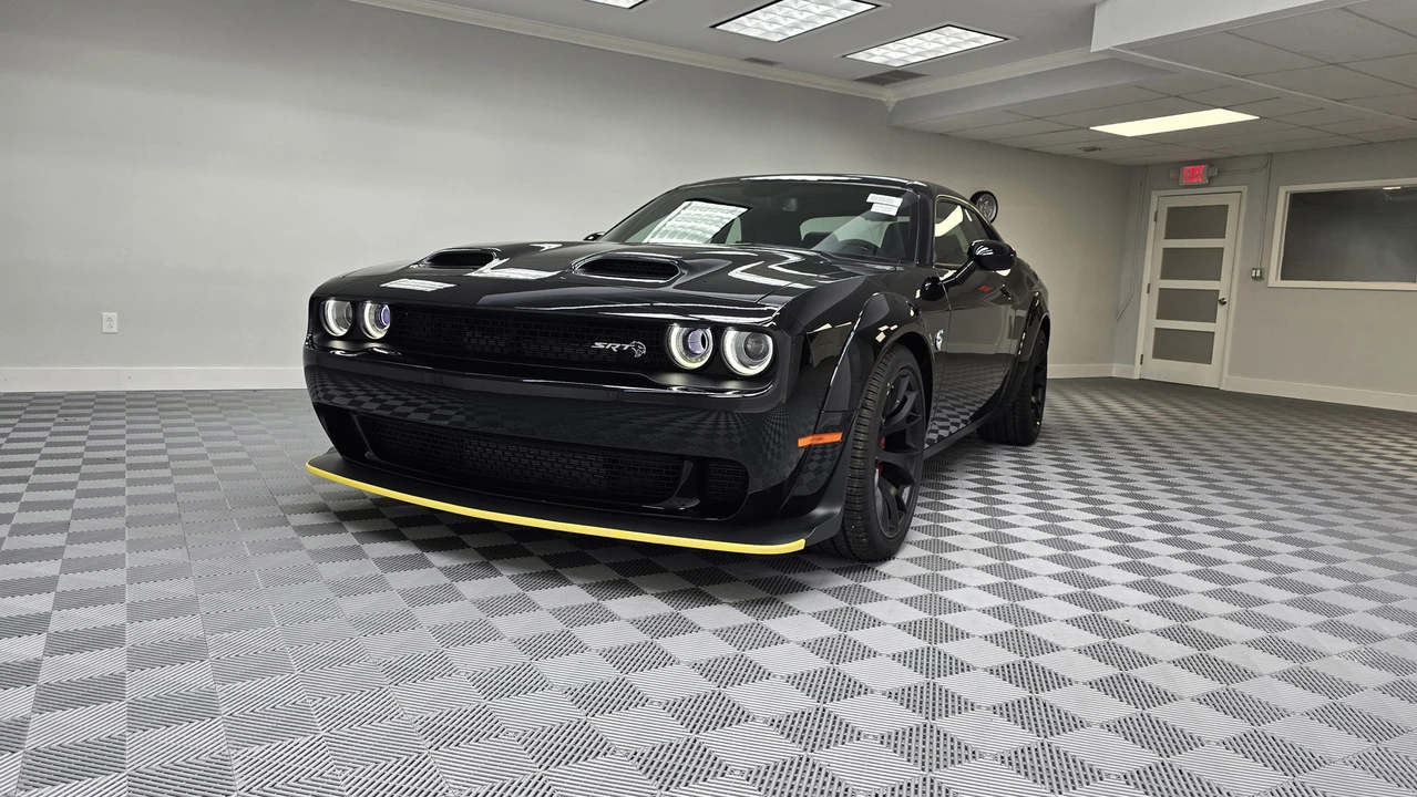 2023 Dodge Challenger SRT Hellcat 3rd Gen - Image 3 of 31