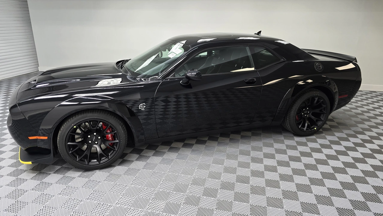 2023 Dodge Challenger SRT Hellcat 3rd Gen - Image 4 of 31