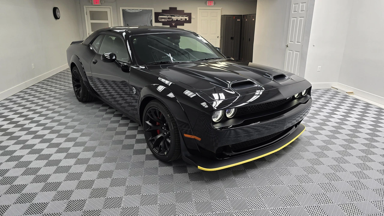 2023 Dodge Challenger SRT Hellcat 3rd Gen - Image 9 of 31