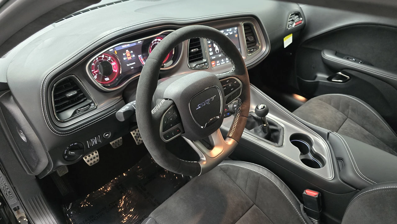 2023 Dodge Challenger SRT Hellcat 3rd Gen - Image 17 of 31