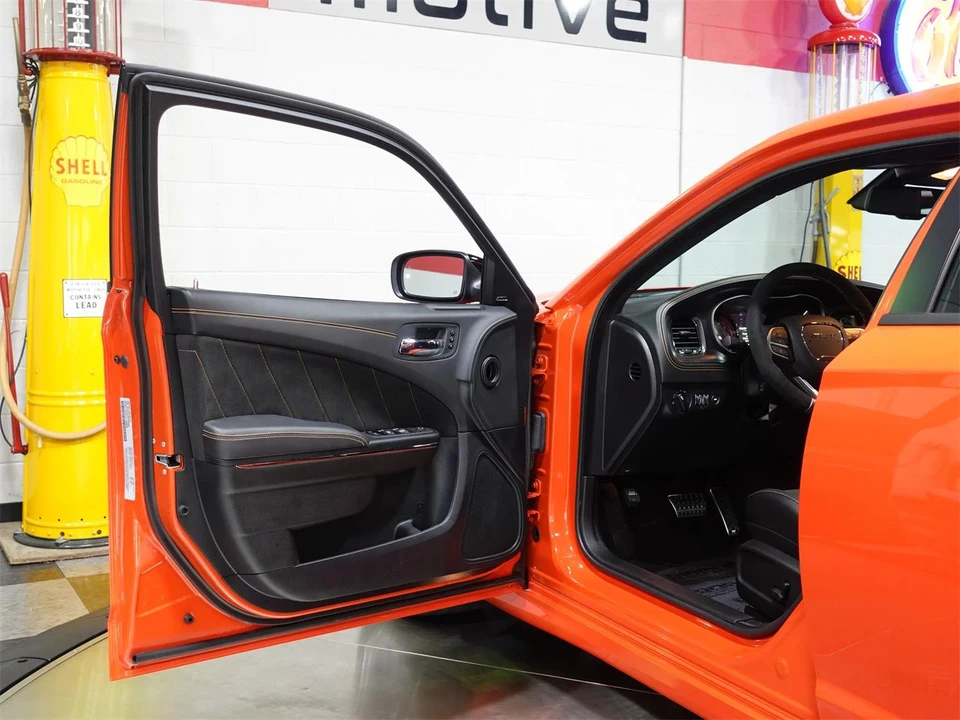 2023 Dodge Charger 7th Gen - Image 28 of 31