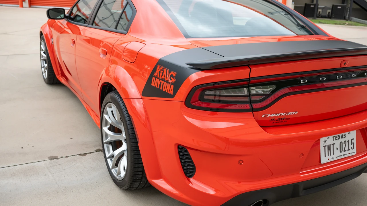2023 Dodge Charger SRT Hellcat 7th Gen - Image 18 of 31