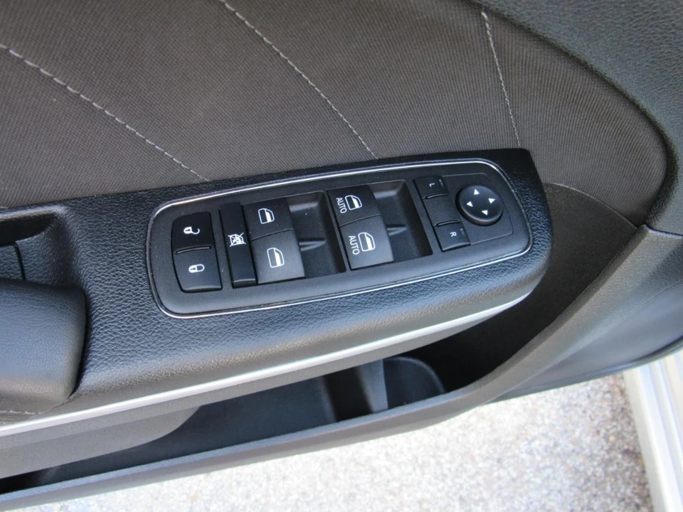 2023 Dodge Charger 7th Gen - Image 16 of 31