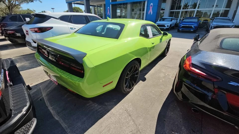 2023 Dodge Challenger SRT Hellcat 3rd Gen - Image 8 of 9