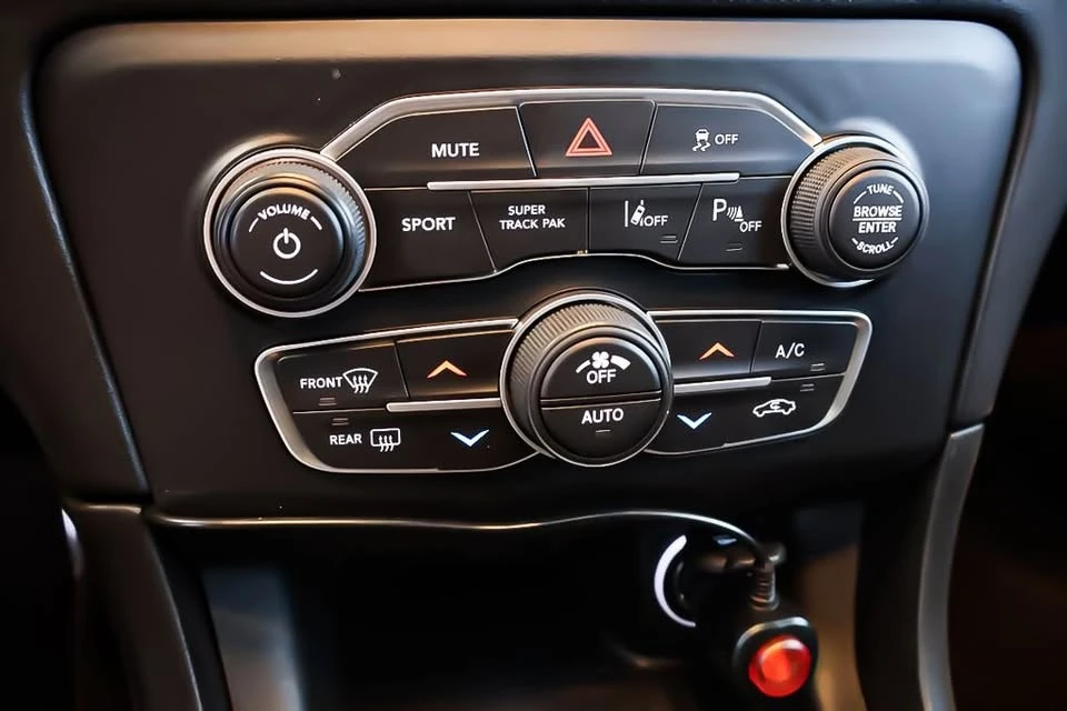 2023 Dodge Charger 8th Gen - Image 15 of 17