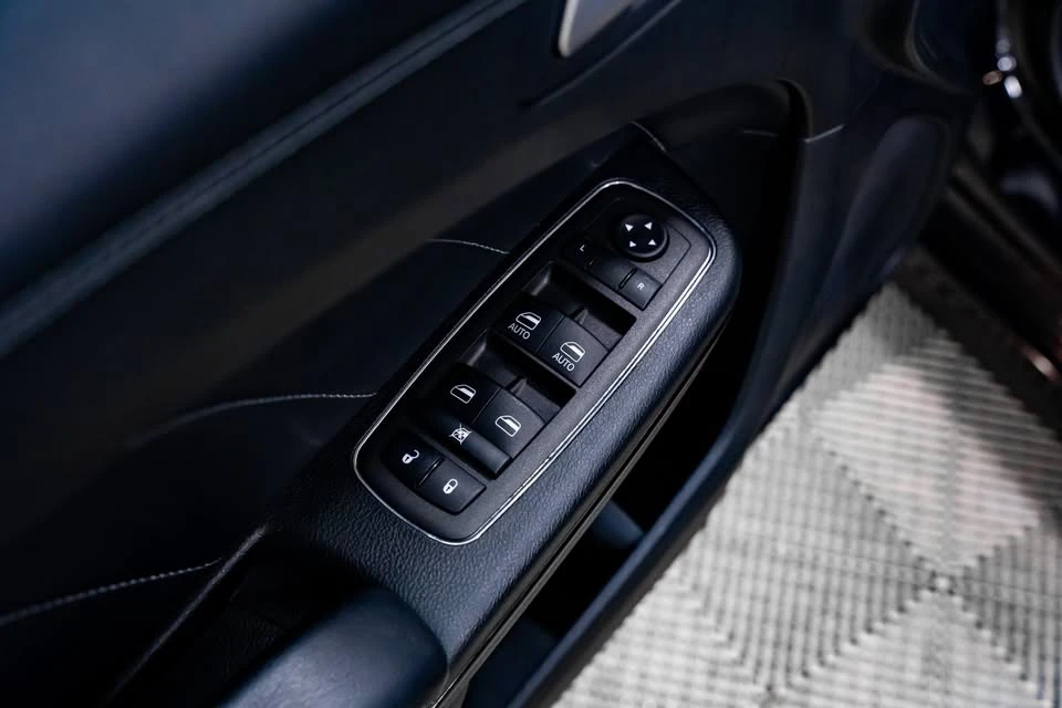 2023 Dodge Charger 8th Gen - Image 15 of 20