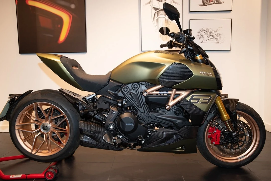 2023 Ducati Diavel - Image 2 of 30