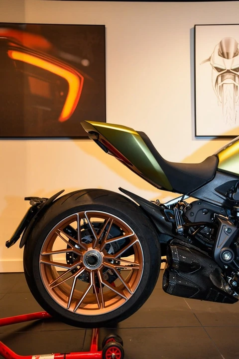 2023 Ducati Diavel - Image 19 of 30