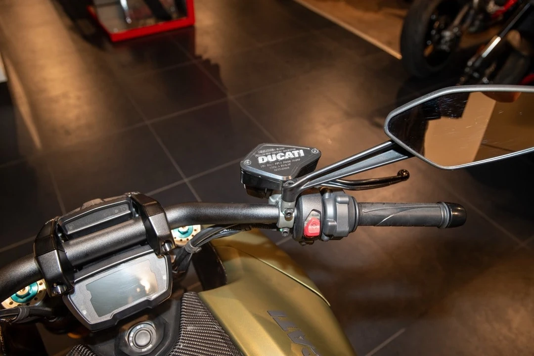 2023 Ducati Diavel - Image 11 of 30