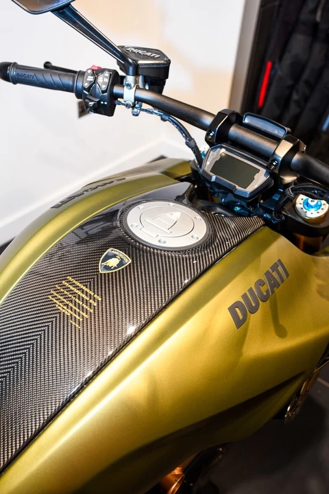 2023 Ducati Diavel - Image 5 of 30