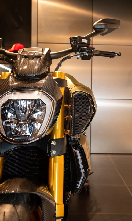 2023 Ducati Diavel - Image 10 of 30