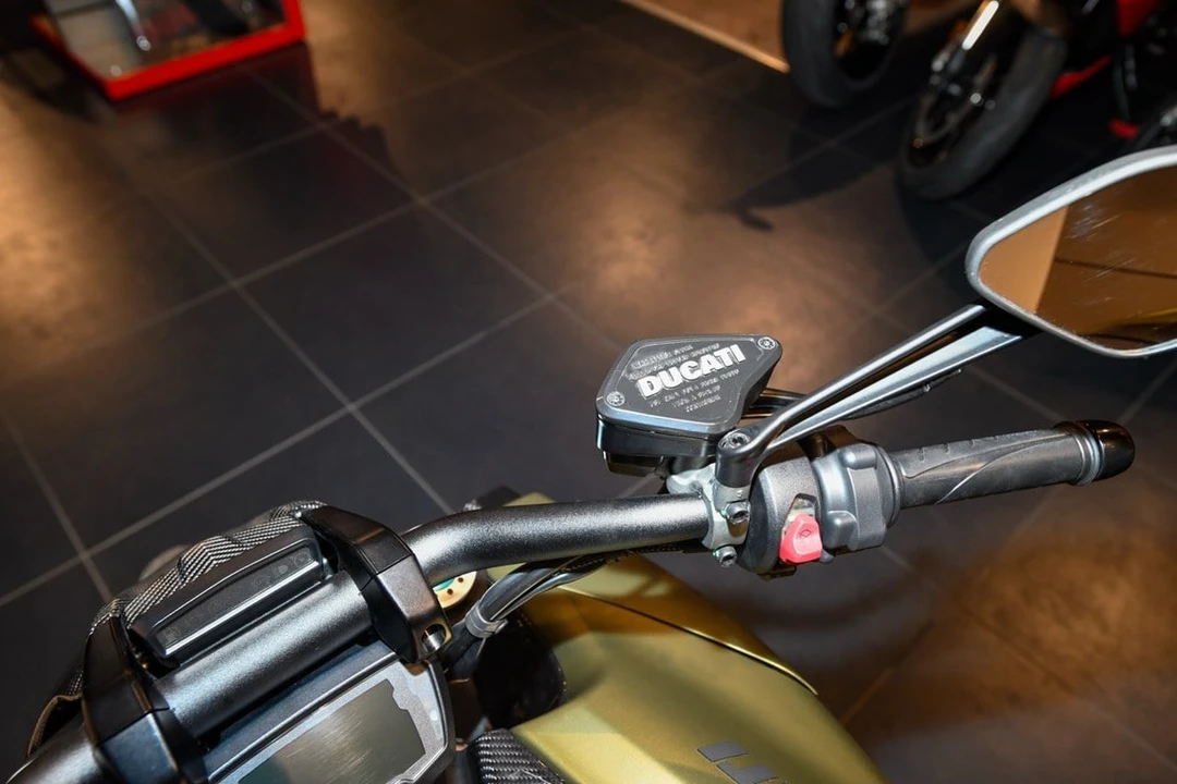 2023 Ducati Diavel - Image 12 of 30