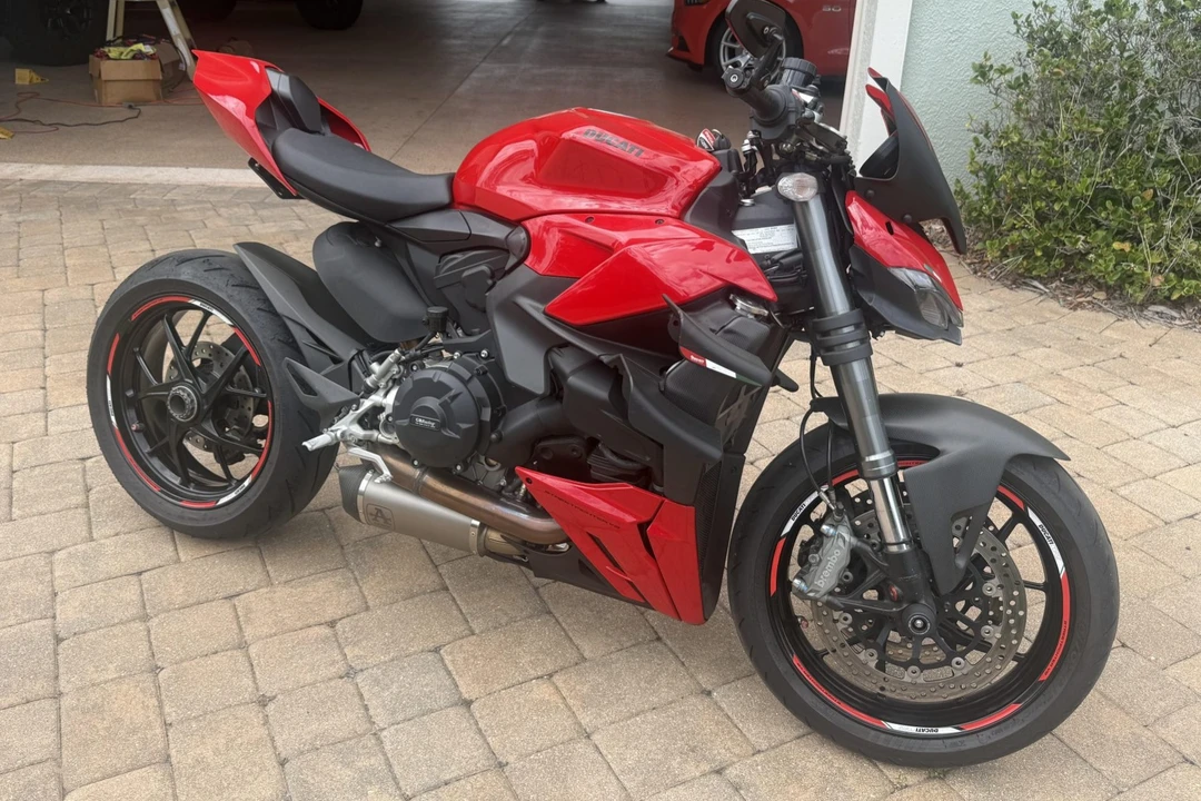 2023 Ducati Streetfighter - Image 3 of 7