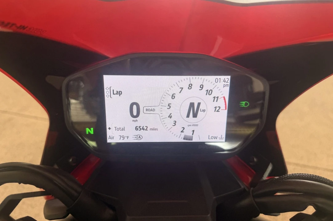 2023 Ducati Streetfighter - Image 4 of 7