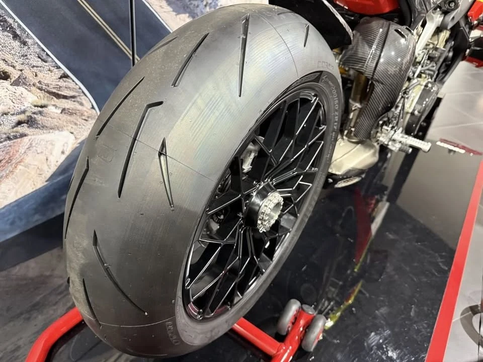 2023 Ducati Streetfighter - Image 3 of 11