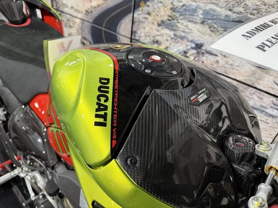 2023 Ducati Streetfighter - Image 8 of 11