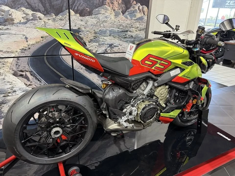 2023 Ducati Streetfighter - Image 2 of 11