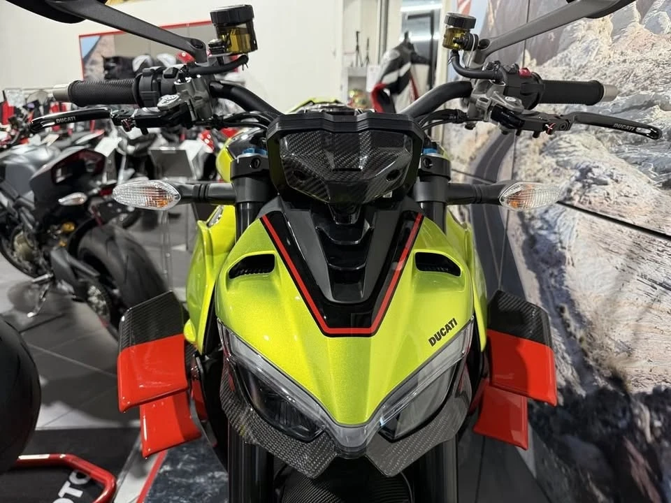 2023 Ducati Streetfighter - Image 6 of 11