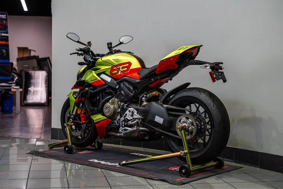 2023 Ducati Streetfighter - Image 3 of 15
