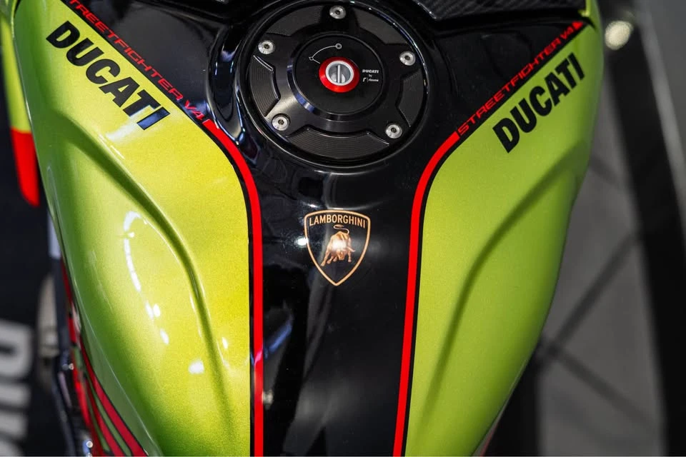 2023 Ducati Streetfighter - Image 12 of 15