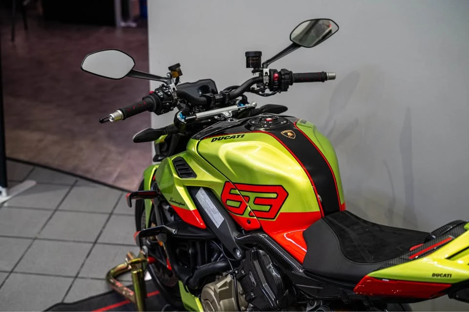 2023 Ducati Streetfighter - Image 2 of 15