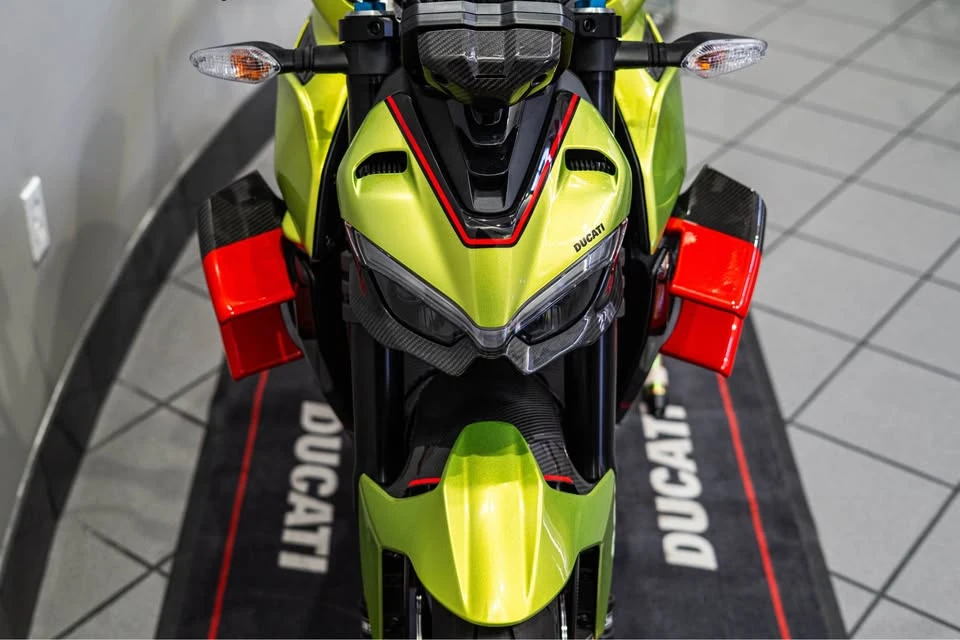 2023 Ducati Streetfighter - Image 14 of 15