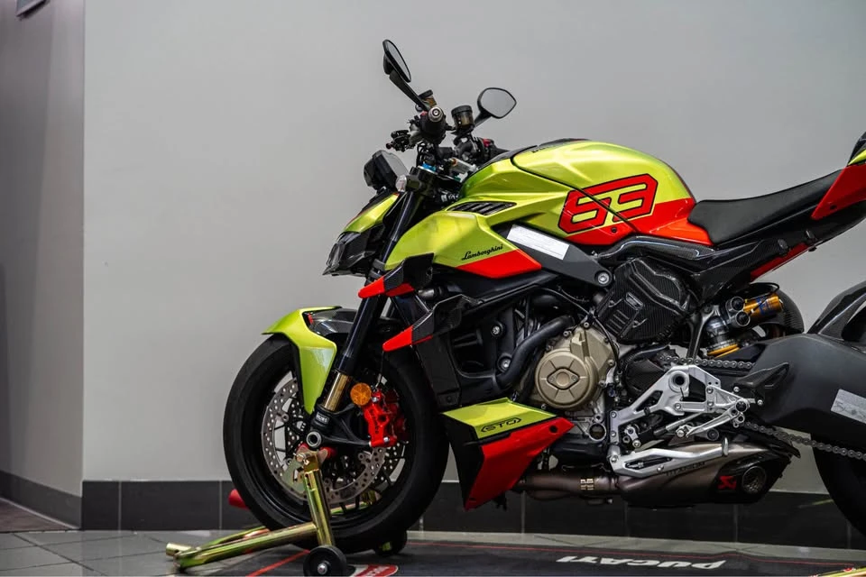 2023 Ducati Streetfighter - Image 9 of 15
