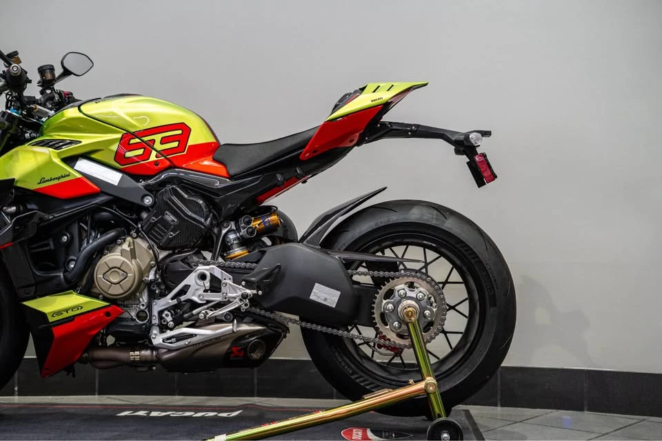 2023 Ducati Streetfighter - Image 10 of 15