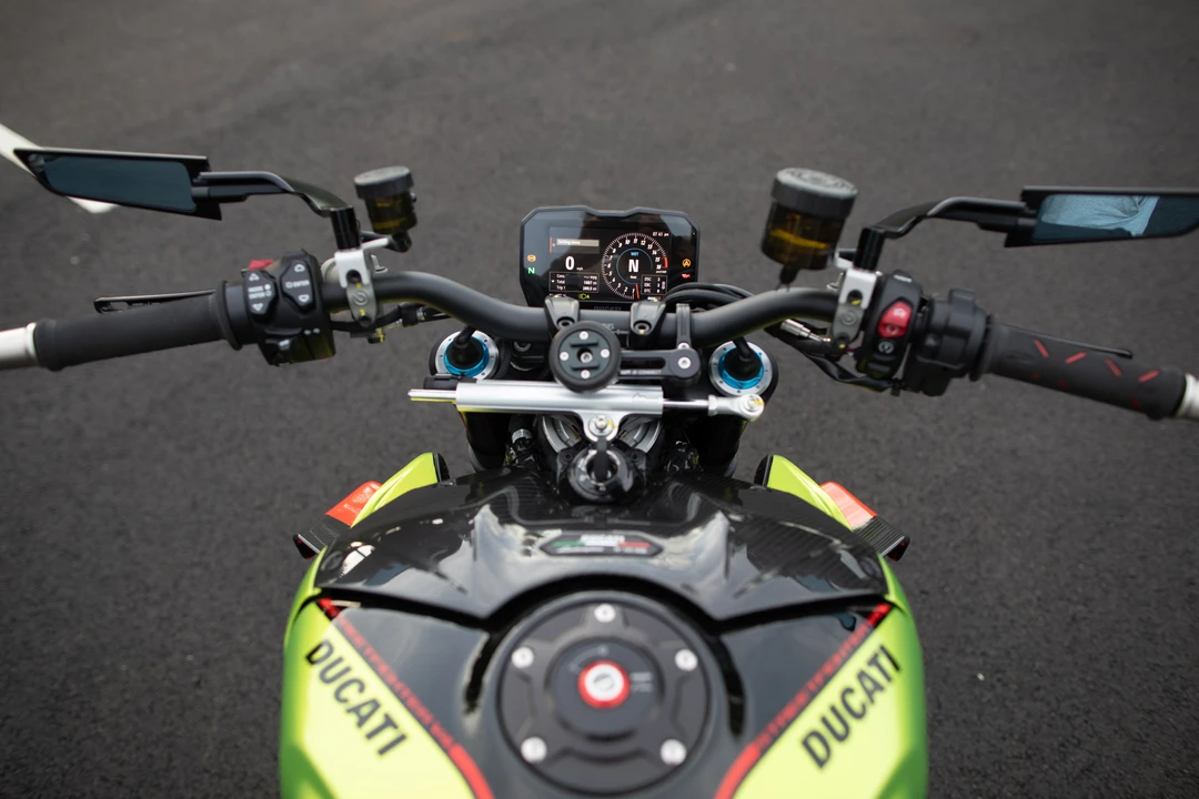 2023 Ducati Streetfighter - Image 5 of 8