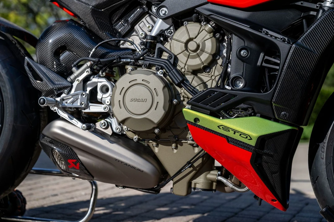 2023 Ducati Streetfighter - Image 8 of 11
