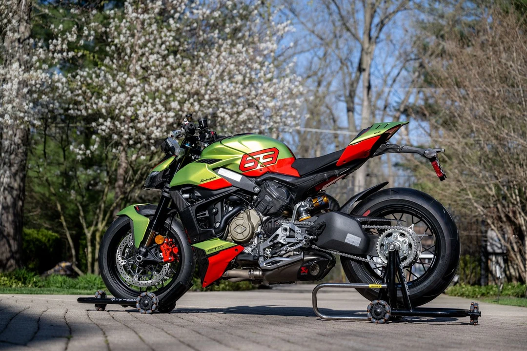 2023 Ducati Streetfighter - Image 2 of 11