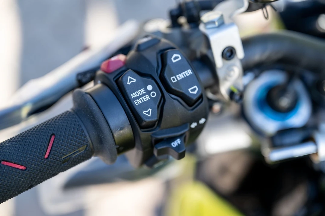 2023 Ducati Streetfighter - Image 5 of 11