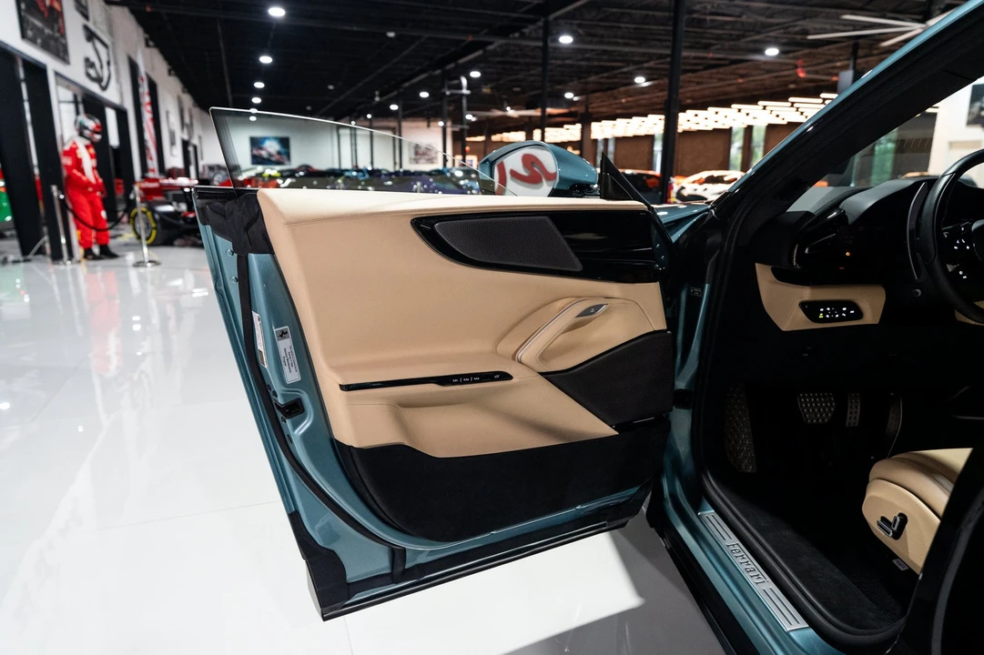 2023 Ferrari Purosangue - Image 29 of 31