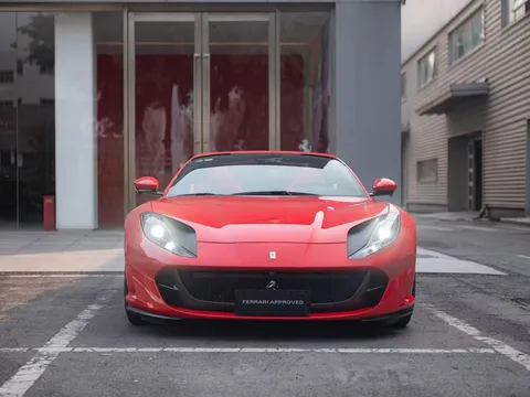 2023 Ferrari 812 GTS
