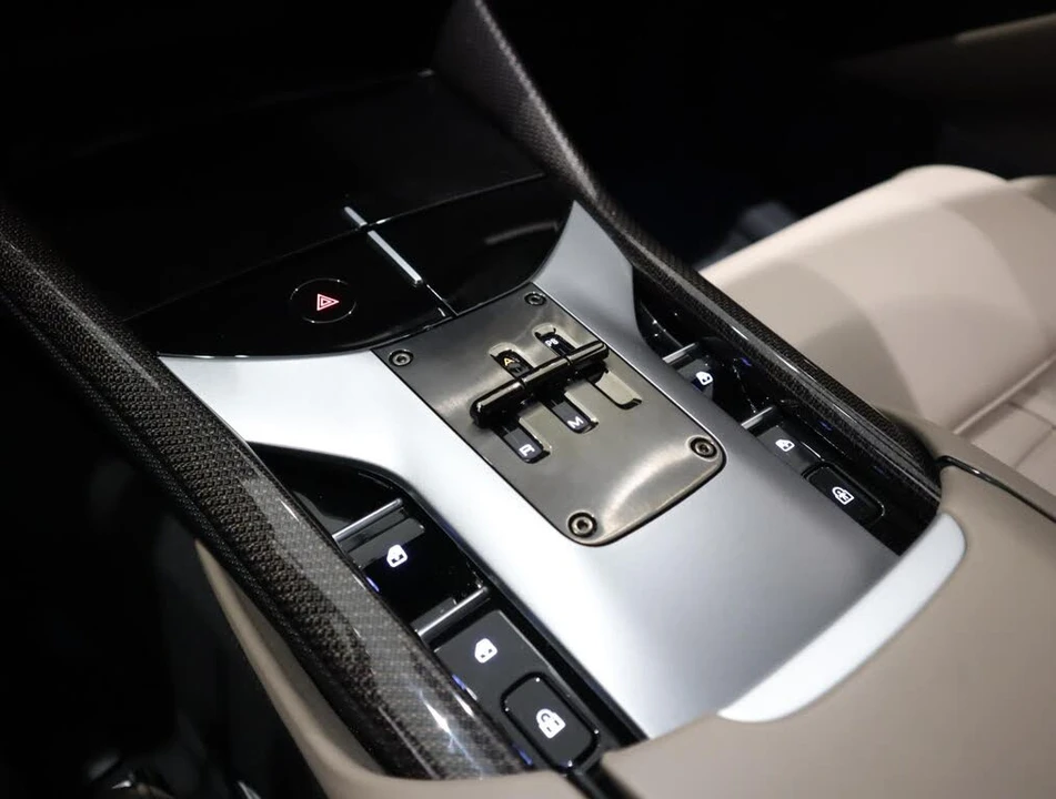 2023 Ferrari Purosangue - Image 29 of 31