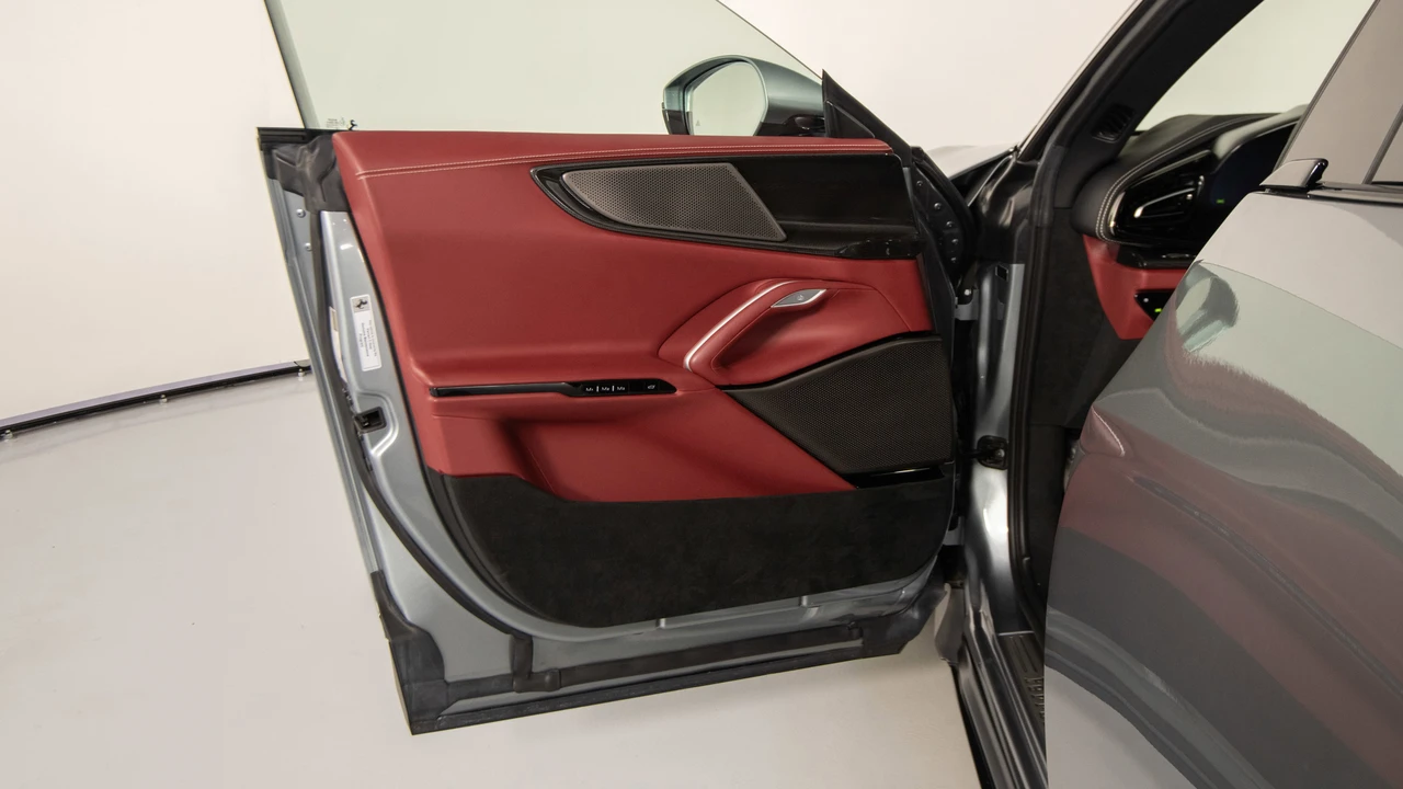 2023 Ferrari Purosangue - Image 15 of 31